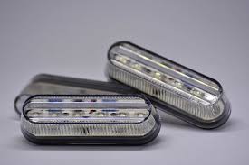 LUZ DE PLACA LED 12/24V 2 TORNILLOS ¢2.800