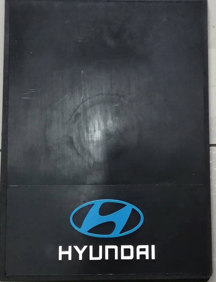 FALDON NEGRO DE HULE HYUNDA LARGO (PAR) 16X22 ¢18.900