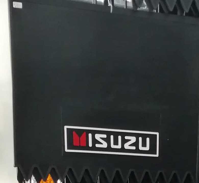 FALDON NEGRO DE HULE ISUZU (PAR) 15X17 ¢15.400