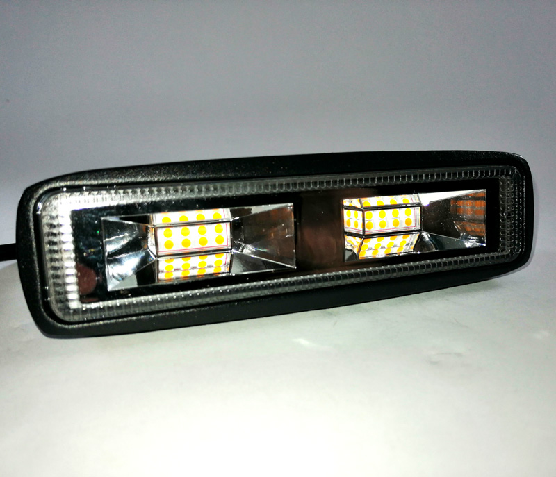 HALOGENO RECTANGULAR DOS CABINAS LED ¢14.500